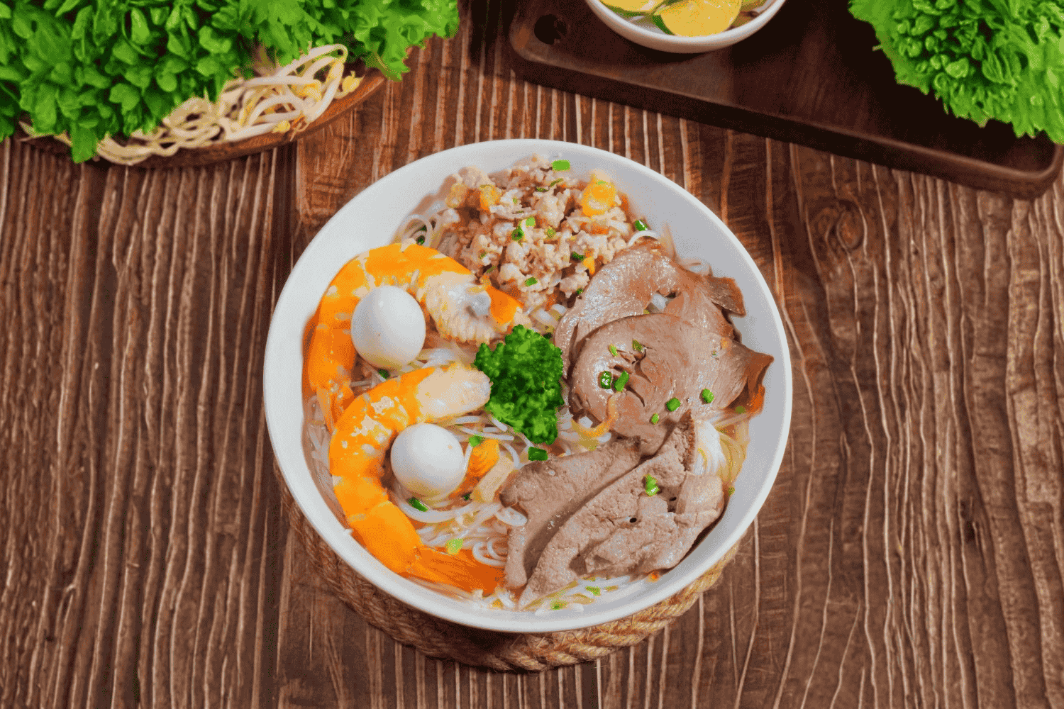 Sự giao thoa văn hóa vùng miền trong một tô hủ tiếu nóng hổi.
